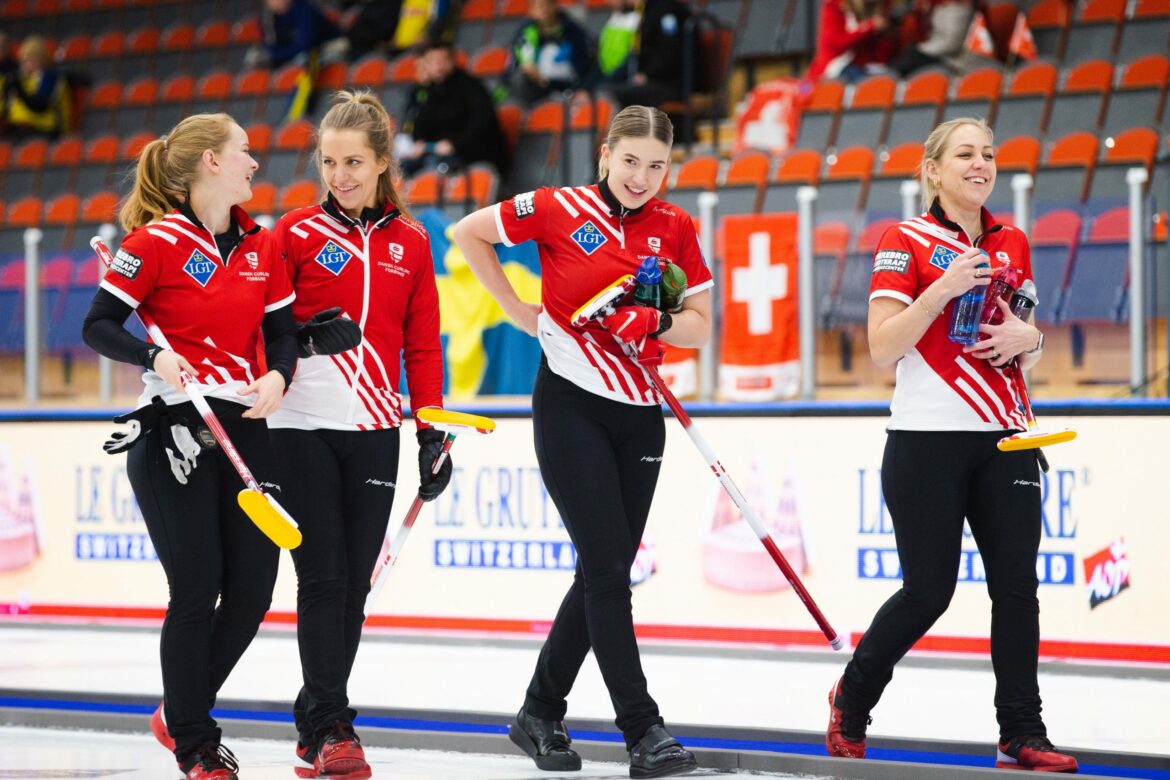 Kvinderne suser i semifinalen ved EM i curling 2022