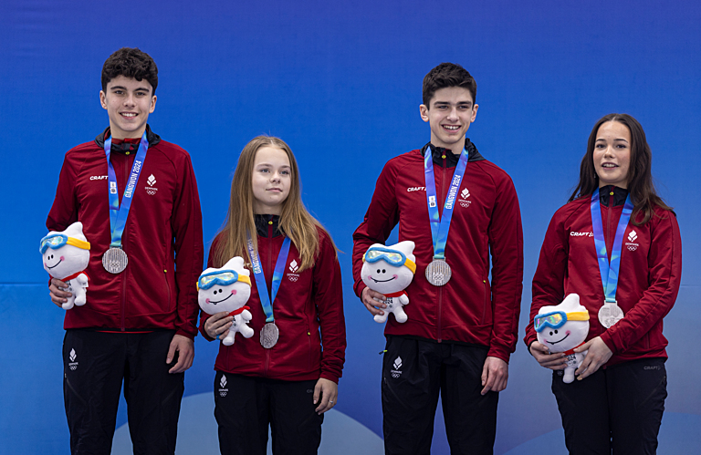 To gange sølvmedaljer i curling ved Vinter Ungdoms OL 2024